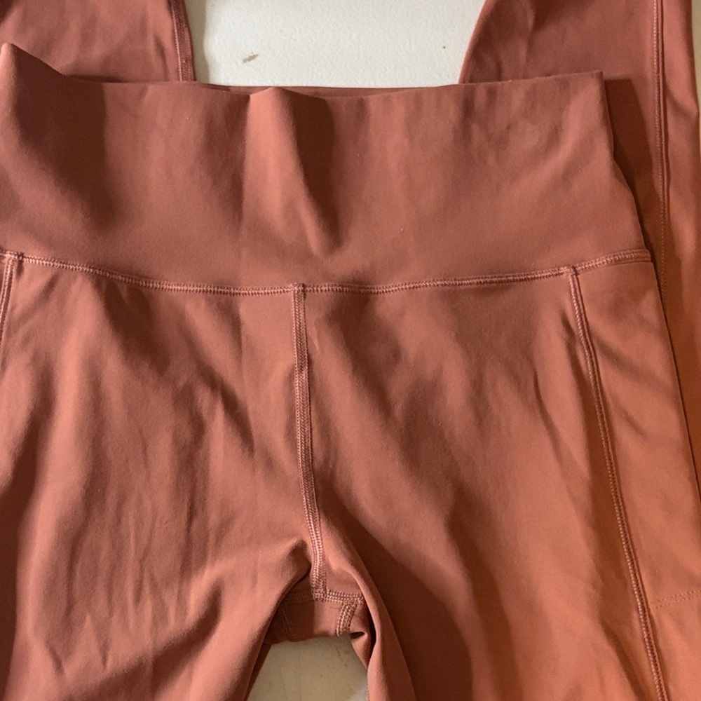 Vuori Women's Studio Pocket Leggings | EUC | Sz M - Picture 5 of 7